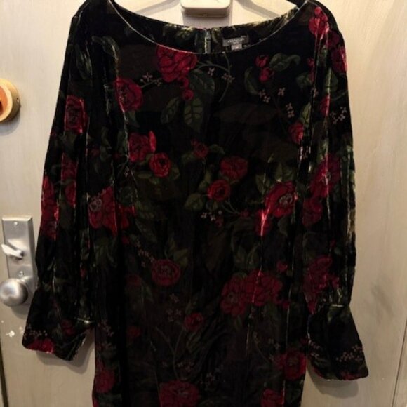 Velvet Floral with bateau neckline Puff Sleeve Shift Dress with Bishop Sleeves - Picture 8 of 16